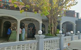 Maya Hotel & Restaurant